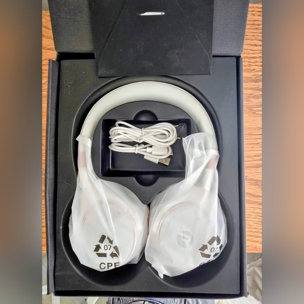 Raycon Signature Everyday Collection Headphones Bluetooth/Phone Enabled